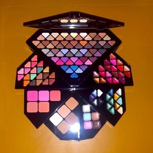 Diamond-shaped multi-product makeup kit